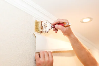 Pose de papier peint à Creully sur Seulles — revêtements muraux et toiles de verre